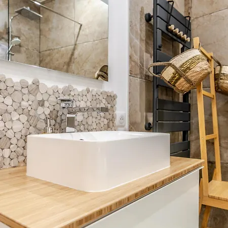 Jacuzzi/cathedrale Apartment