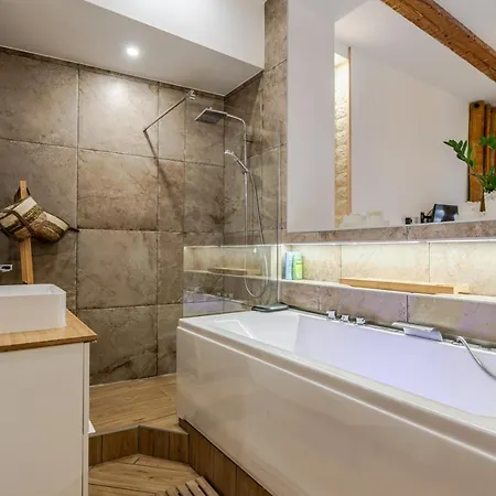 Jacuzzi/cathedrale ستراسبورغ
